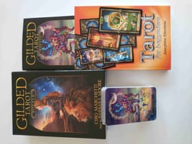 Tarot for begyndere DK sæt (DK bog + Eng. bog + kort + stor box) af Josephine Ellershaw