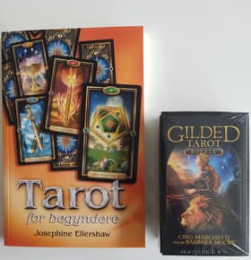 Tarot for begyndere DK sæt (DK bog + ENG. kort) af Josephine Ellershaw